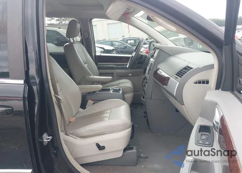 2010 Chrysler Town & Country Touring из США, поврежденный, VIN 2A4RR5D15AR152841